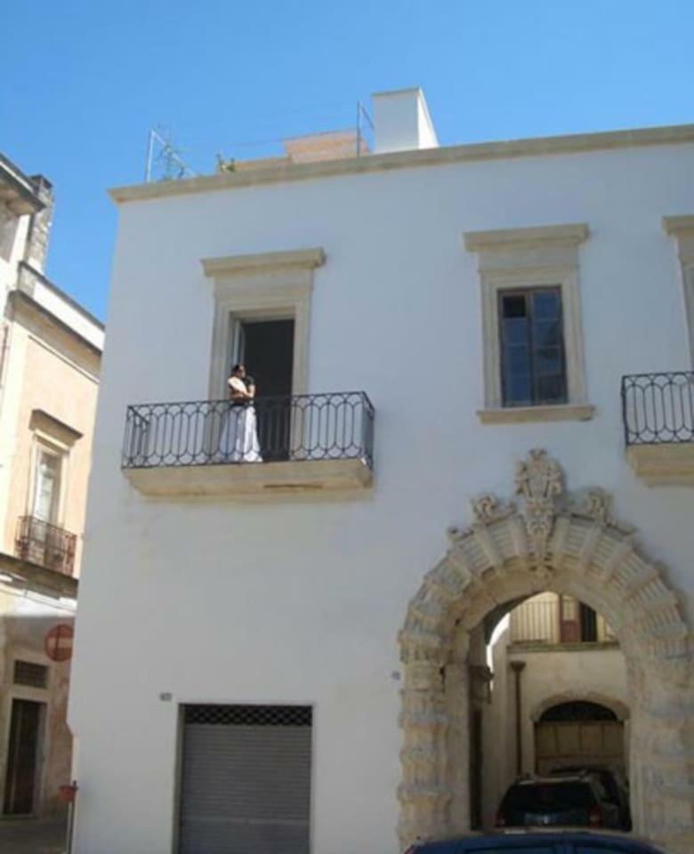 Palazzo Luceri Apartment กาลาตีนา ภายนอก รูปภาพ