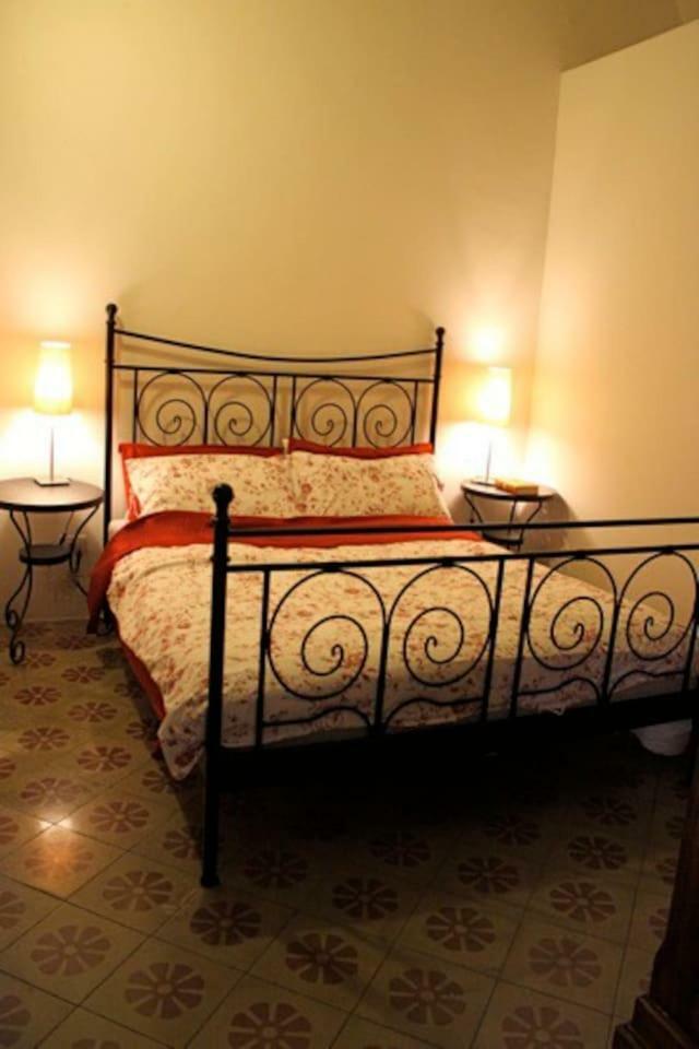 Palazzo Luceri Apartment กาลาตีนา ภายนอก รูปภาพ
